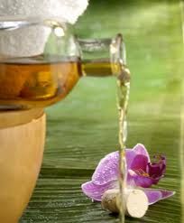LOS ACEITES AROMATICOS FUNCIONAN COMO RELAJADORES NATURALES.